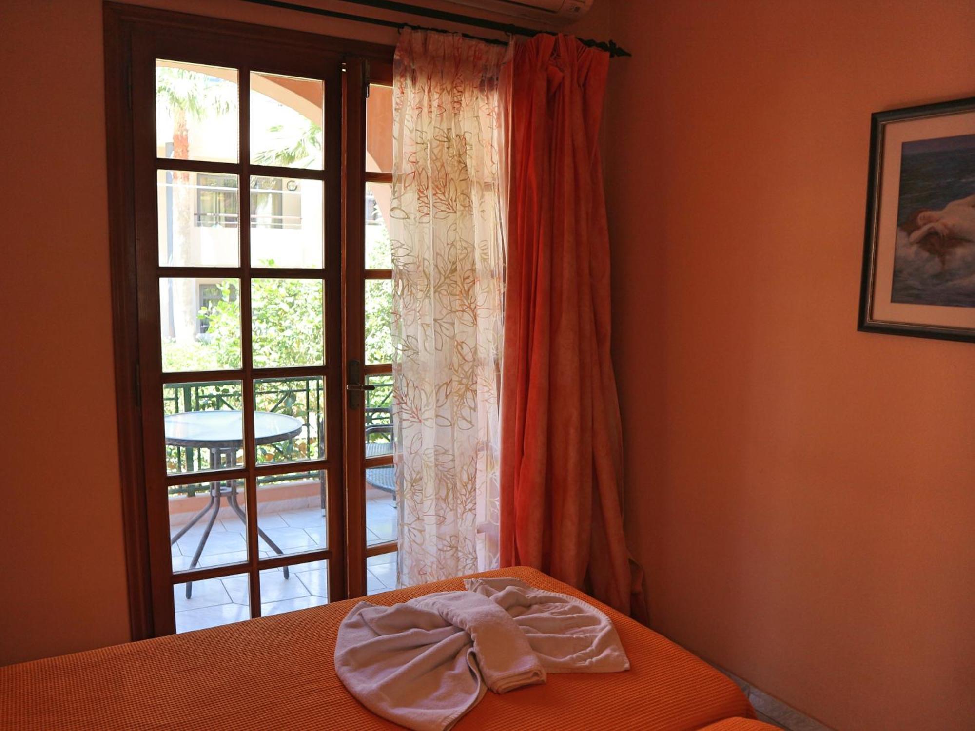 Villa Eleni Seaside Apartments Platanias  Ruang foto